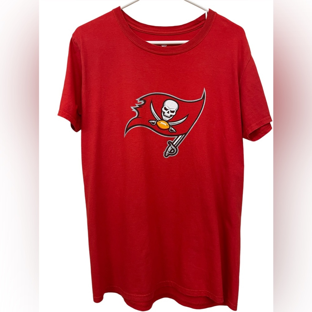 Fanatics | Men’s Tampa Bay Buccaneers T-Shirt | Red | M |